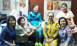 กราบสวัสดีอาจารย์คุณหญิงสุชาดา ถิระวัฒน์ อดีตผอ.กล้าศักดิ์และอดีตผอ.สายัณห์